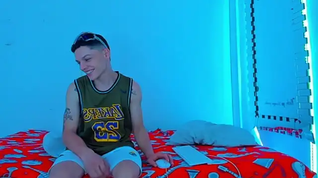 HOT boy2025 online show from March 3, 2025, 10:20 pm