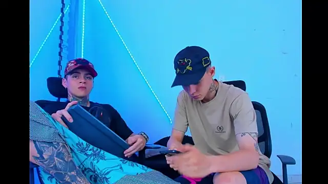 HOT boy2025 online show from September 20, 2025, 12:32 pm