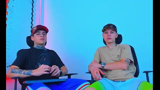 HOT boy2025 online show from November 20, 2025, 3:18 am