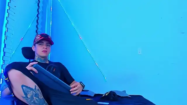 HOT boy2025 online show from October 7, 2025, 7:26 pm