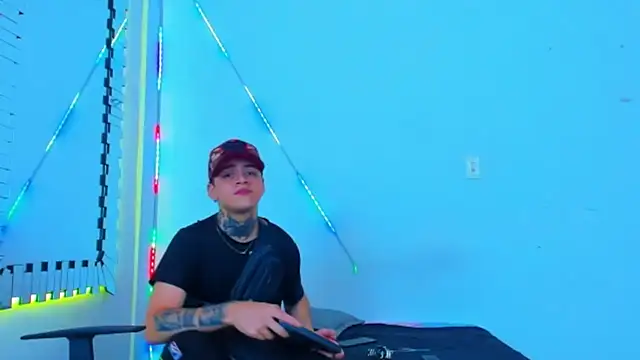 HOT boy2025 online show from September 27, 2025, 11:33 pm