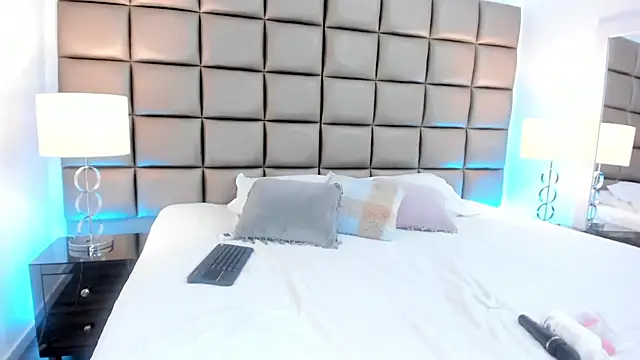 AnnyHizzle online show from March 17, 2025, 12:10 am