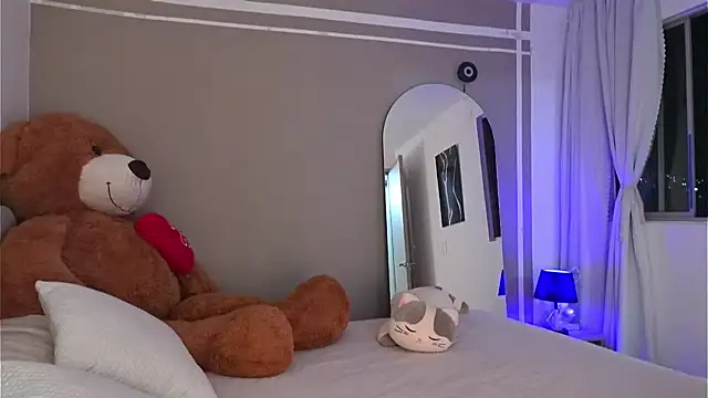 AnnyHizzle online show from October 2, 2025, 2:26 am