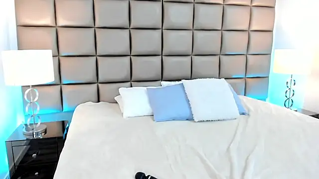 AnnyHizzle online show from March 18, 2025, 12:30 am