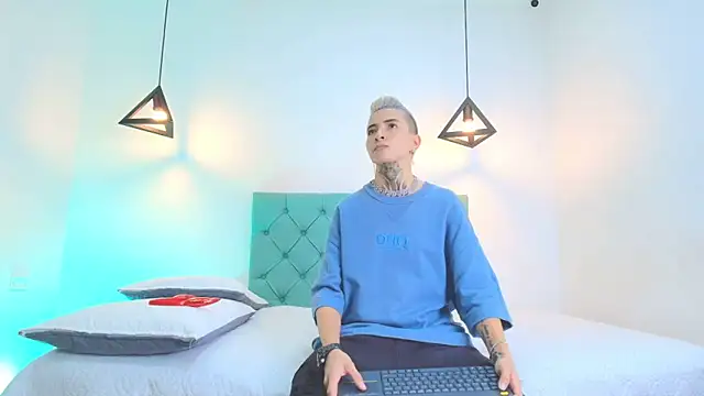 Tinny and Candy online show from March 3, 2025, 1:12 pm