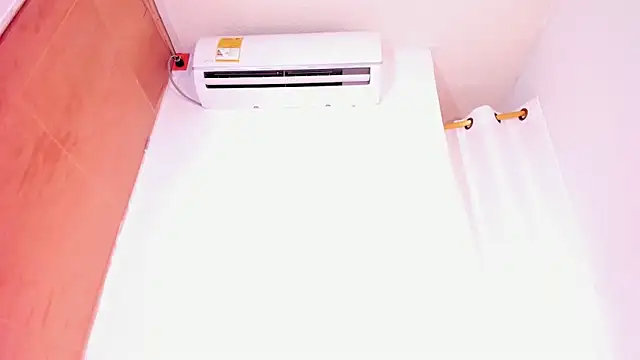 MiaKirshner online show from November 13, 2025, 3:38 pm