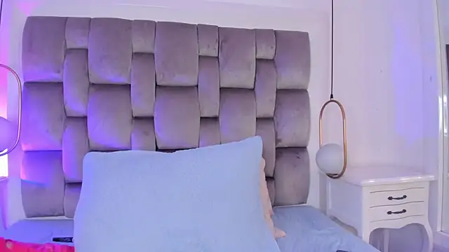 Ginger Violetta  online show from April 9, 2026, 7:42 pm