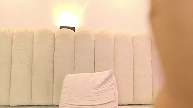 Juliabadlee online show from March 11, 2026, 11:10 pm