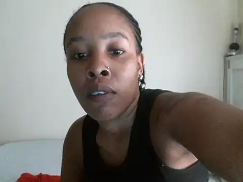 R-thequeen online show from March 7, 2025, 11:18 am