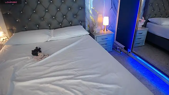 Julieta De Los Angeles online show from January 21, 2025, 8:08 am