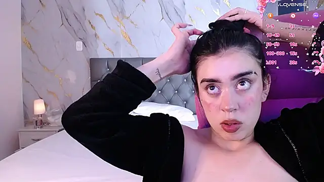 Julieta De Los Angeles online show from February 12, 2025, 9:42 am