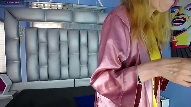 sophia ny online show from September 13, 2025, 1:44 pm