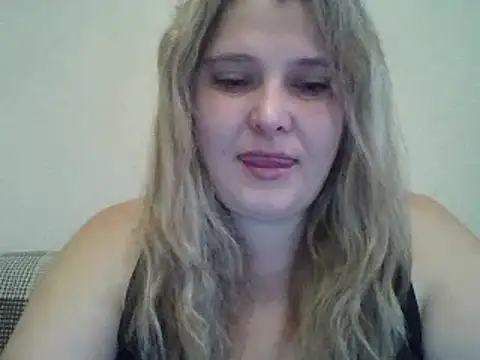 ParisMimi online show from November 26, 2025, 7:52 am