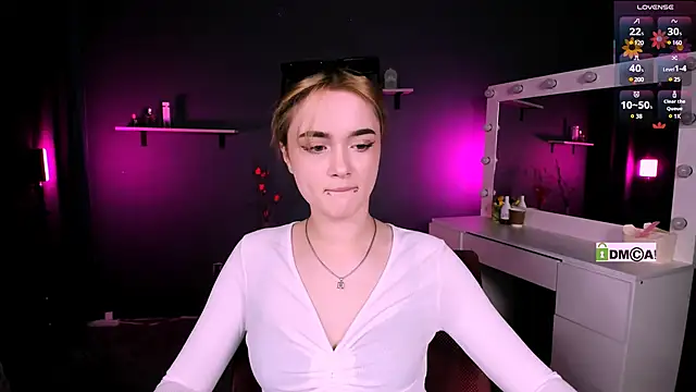 liana kisses online show from March 8, 2025, 8:14 pm