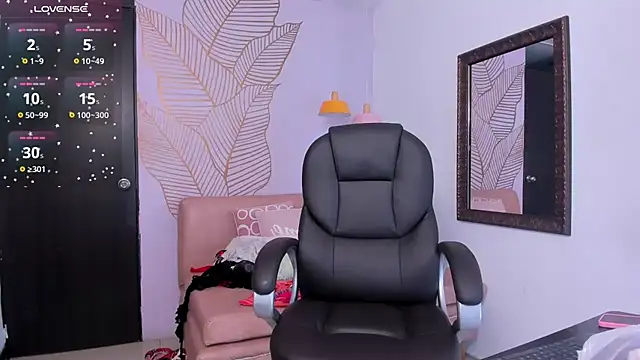 BarbaraKnox  online show from March 7, 2025, 12:15 am