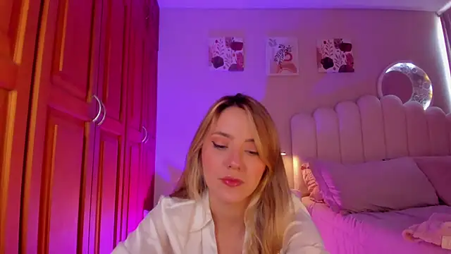 Snapshot of martinaaricci chatting on February 24, 2026, 2:07 pm martinaaricci online show from February 24, 2026, 2:07 pm