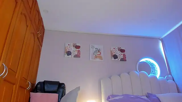 martinaaricci online show from November 12, 2025, 12:20 pm