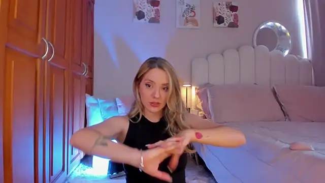 Snapshot of martinaaricci chatting on March 3, 2026, 4:47 pm martinaaricci online show from March 3, 2026, 4:47 pm