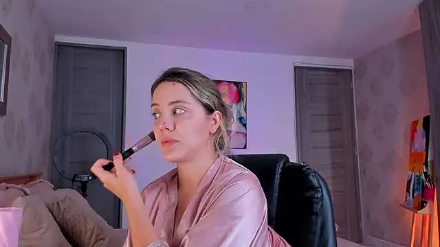 martinaaricci online show from December 4, 2024, 3:26 pm