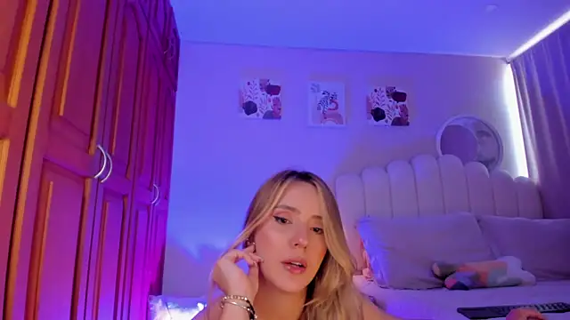 Snapshot of martinaaricci chatting on February 9, 2026, 3:21 pm martinaaricci online show from February 9, 2026, 3:21 pm