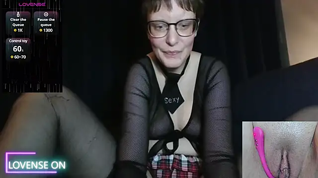 PernillaGirl online show from December 10, 2024, 7:11 pm