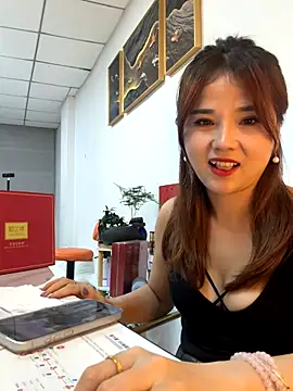 Efangfang online show from October 30, 2025, 12:58 pm