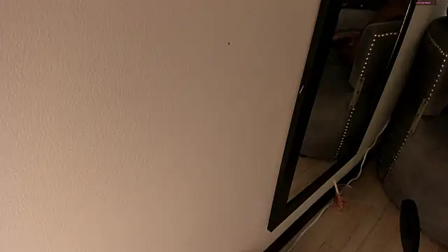 selene red  online show from November 29, 2025, 4:18 pm