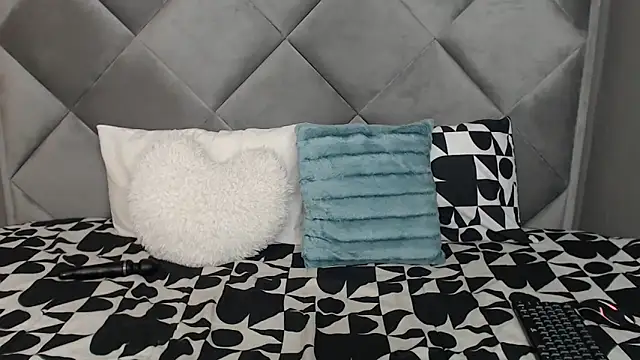 LOYAL SASHA online show from March 18, 2025, 5:55 pm