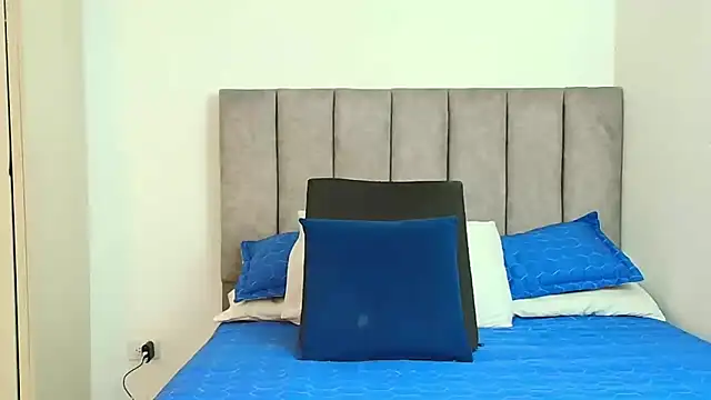 karina lewis  online show from September 10, 2025, 4:11 am