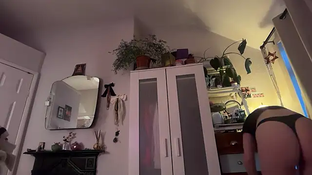 Littlelolo60 online show from April 12, 2026, 7:17 pm