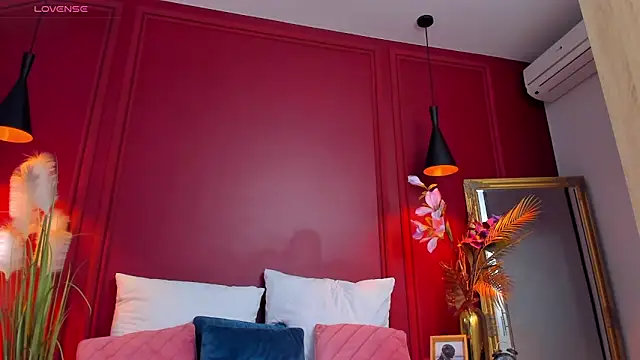 AprilWong online show from February 26, 2025, 6:19 am