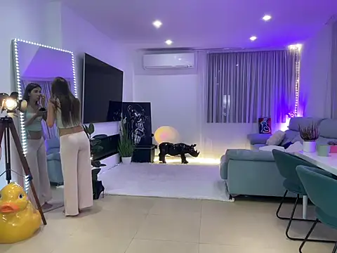 Mika Miller online show from September 8, 2025, 8:52 pm