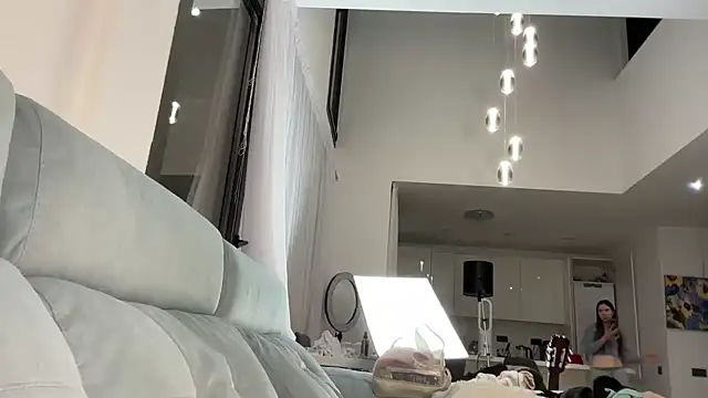 Mika Miller online show from October 30, 2025, 5:32 pm