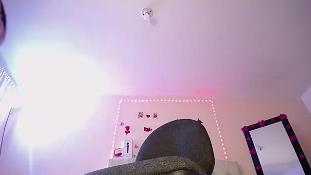 Victoria Red01 online show from February 4, 2025, 5:12 pm