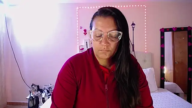 Victoria Red01 online show from February 4, 2025, 2:10 pm