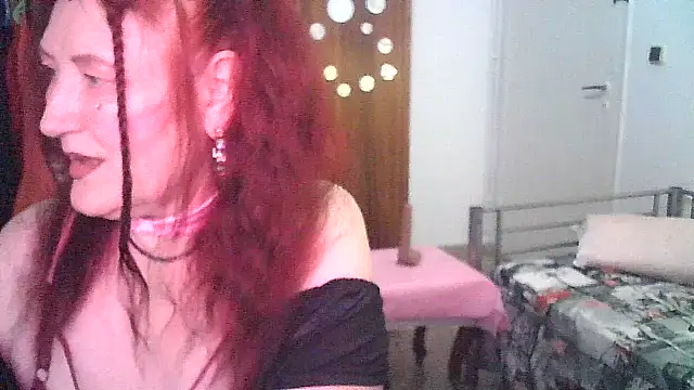 SabrinaXlovess online show from June 12, 2026, 5:00 pm