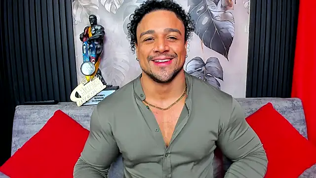 MikeEstevess online show from December 15, 2025, 3:45 am