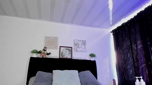 aihnoa split online show from March 8, 2025, 12:52 pm