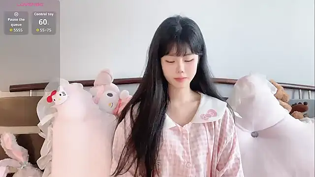 Qedgjwyz1 online show from April 13, 2026, 10:41 am