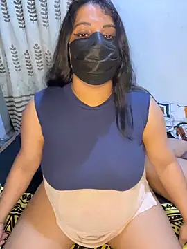 NOORA-GIRL online show from May 11, 2026, 2:24 am