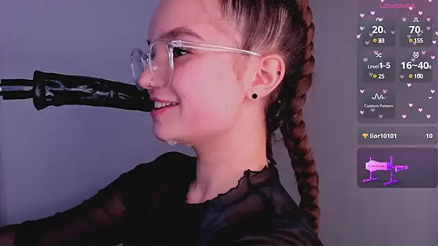 bitchpeace  online show from February 17, 2025, 4:17 pm