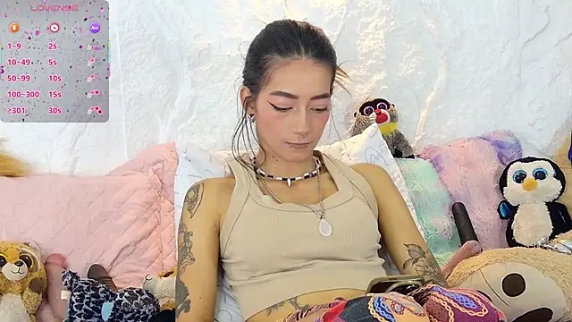 Snapshot of zorravioletta1 chatting on October 13, 2025, 1:23 pm zorravioletta1 online show from October 13, 2025, 1:23 pm