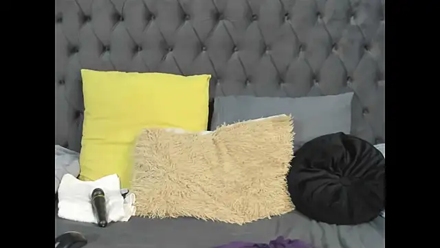 DIRTYTALKINQUEEN online show from September 19, 2025, 8:13 pm