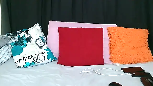 DIRTYTALKINQUEEN online show from March 18, 2025, 10:04 pm