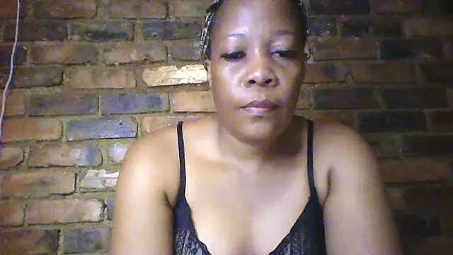 DIRTYTALKINQUEEN online show from January 19, 2026, 6:39 am