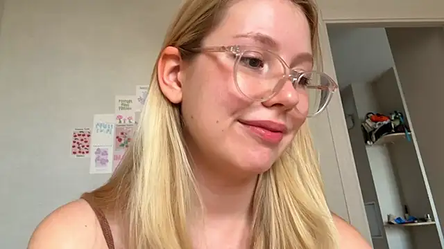 Snapshot of HoneyAudrey chatting on September 11, 2025, 2:22 am HoneyAudrey online show from September 11, 2025, 2:22 am