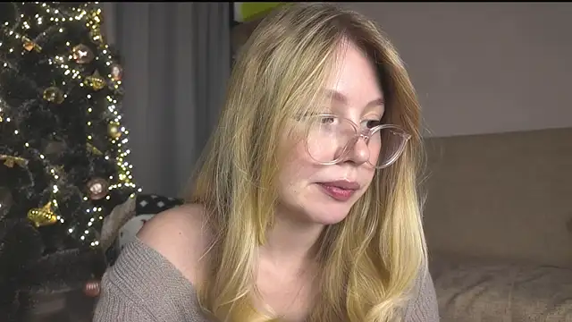 HoneyAudrey online show from December 18, 2025, 1:33 am