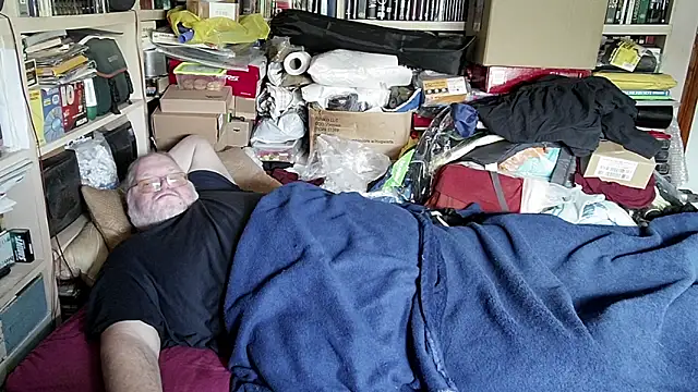 hadeszeuss2 online show from March 3, 2025, 3:32 pm