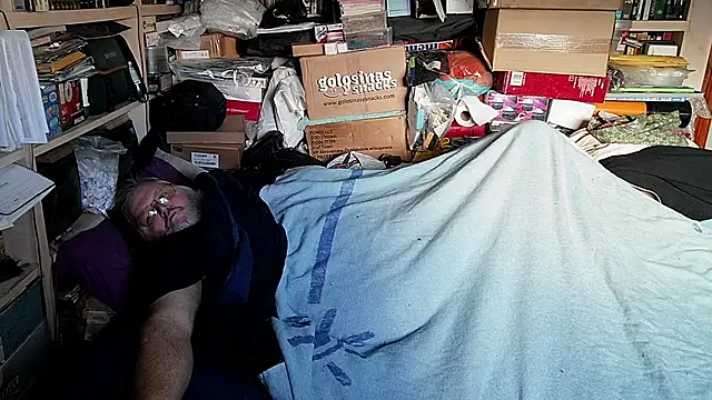 hadeszeuss2 online show from January 11, 2026, 3:19 pm