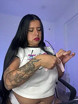 Snapshot of Devilsweet17 chatting on March 14, 2025, 11:00 pm Devilsweet17 online show from March 14, 2025, 11:00 pm